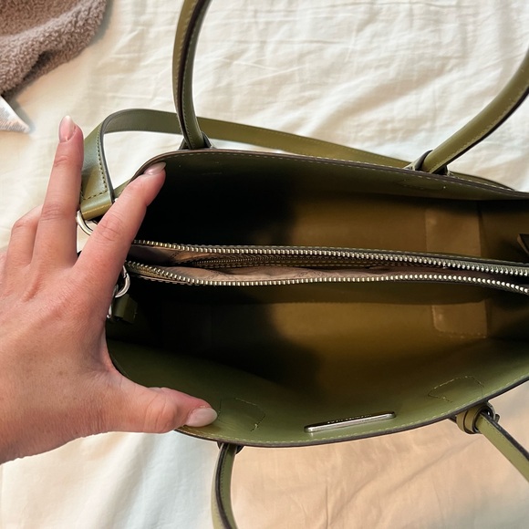 Michael Kors green purse - Picture 3 of 4